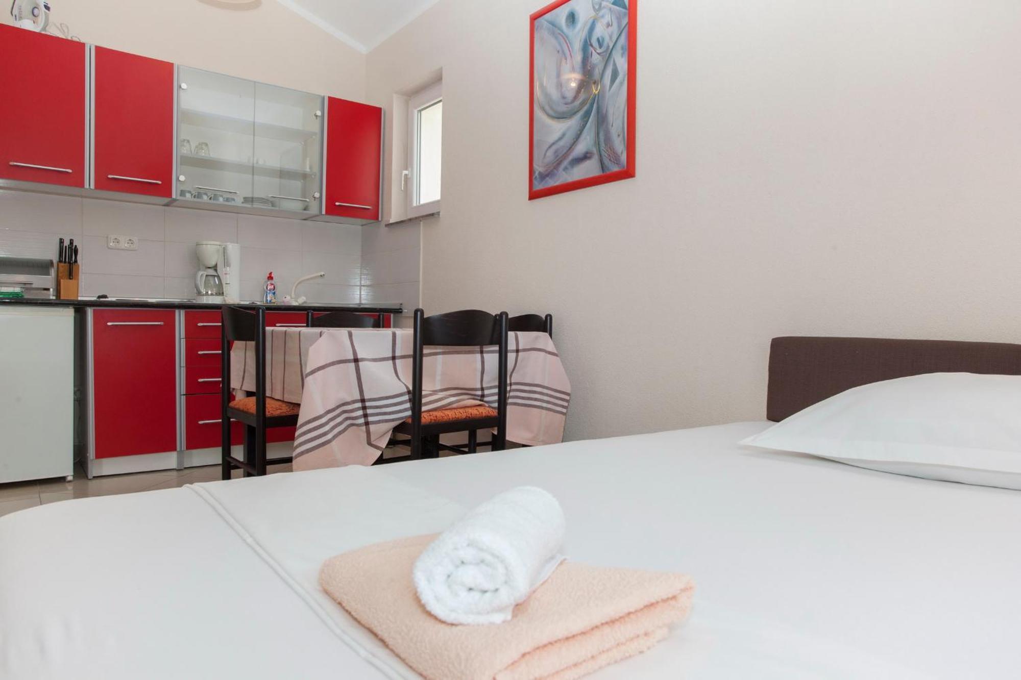 Apartments Damjanovic Makarska Quarto foto