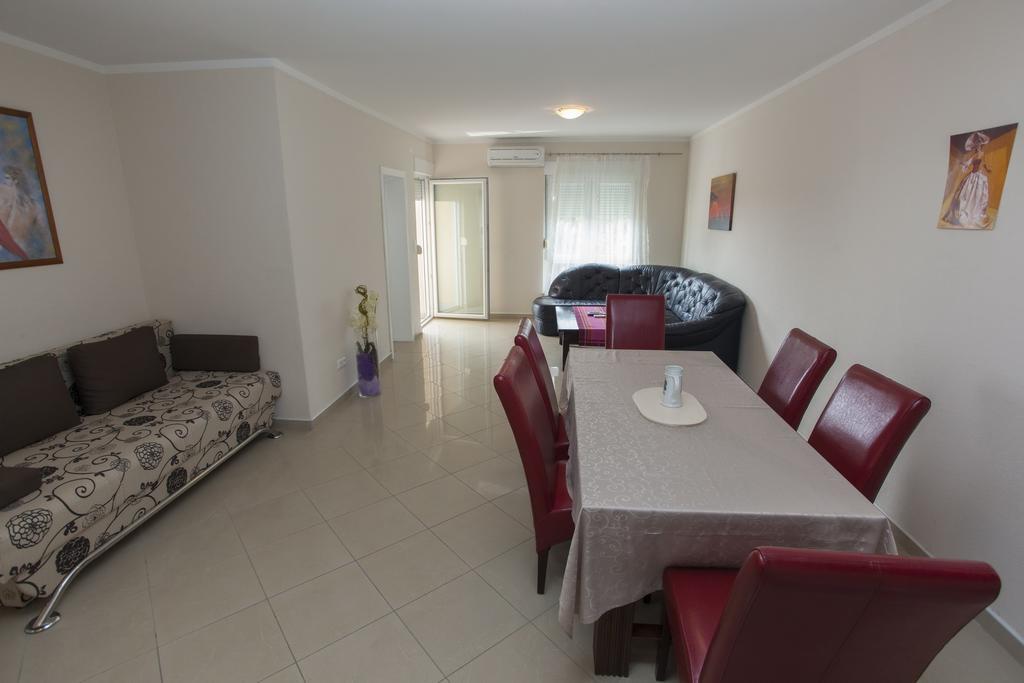 Apartments Damjanovic Makarska Quarto foto