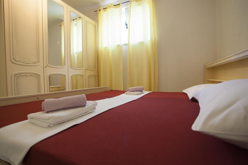 Apartments Damjanovic Makarska Quarto foto