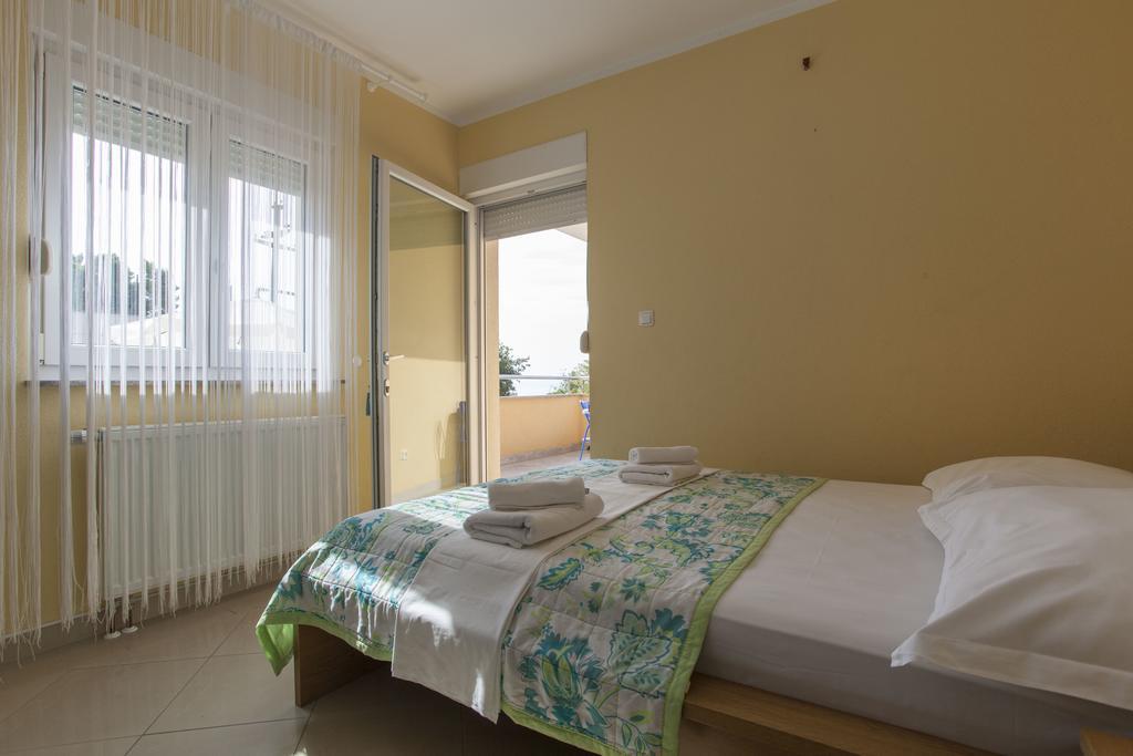 Apartments Damjanovic Makarska Quarto foto